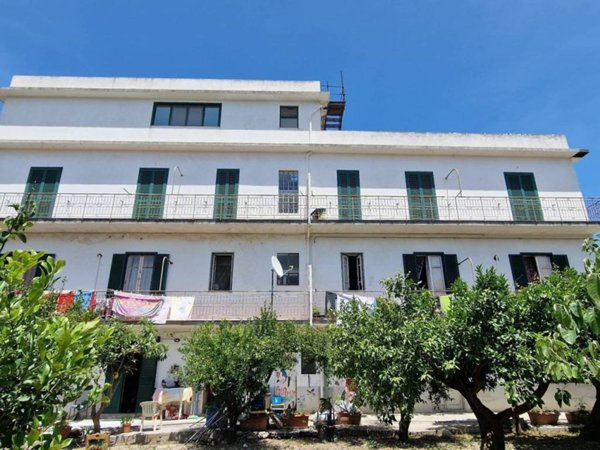 intera palazzina in vendita a Venetico