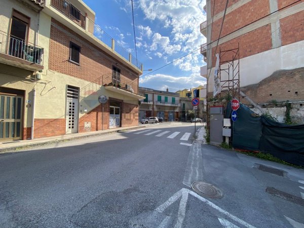 locale commerciale in vendita a Venetico