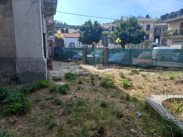 casa indipendente in vendita a Villafranca Tirrena in zona Divieto