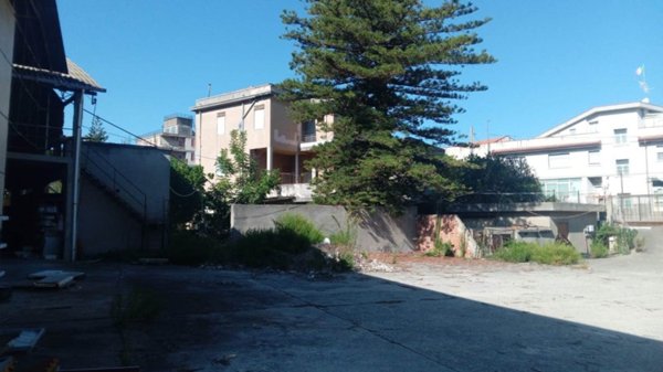 locale commerciale in vendita a Villafranca Tirrena