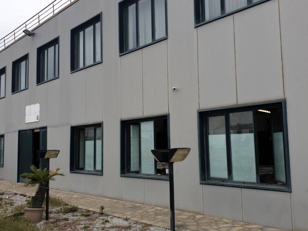 locale commerciale in vendita a Villafranca Tirrena