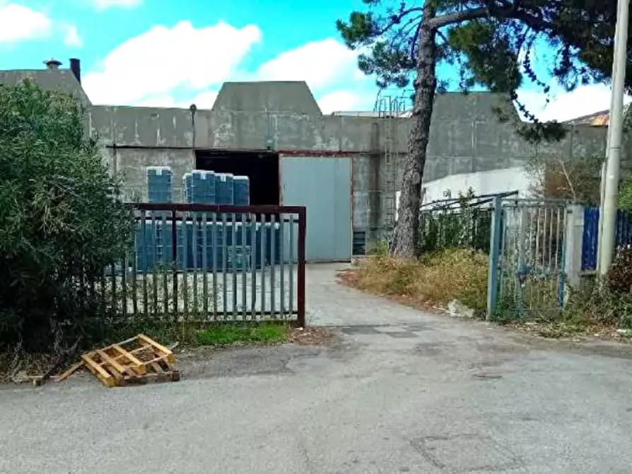 locale di sgombero in vendita a Villafranca Tirrena