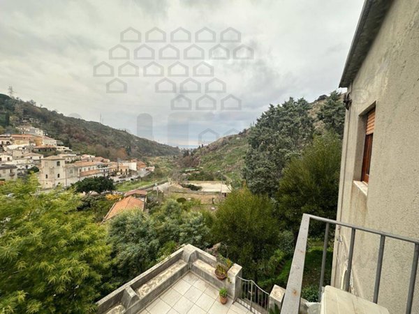 casa indipendente in vendita a Villafranca Tirrena in zona Calvaruso
