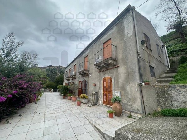 casa indipendente in vendita a Villafranca Tirrena in zona Calvaruso