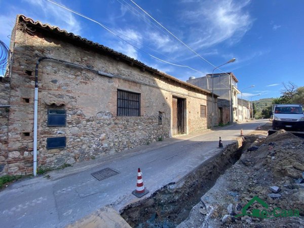 casa indipendente in vendita a Villafranca Tirrena in zona Divieto