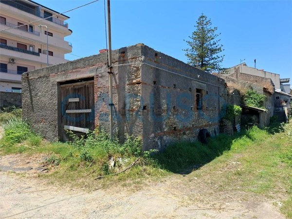 locale di sgombero in vendita a Terme Vigliatore