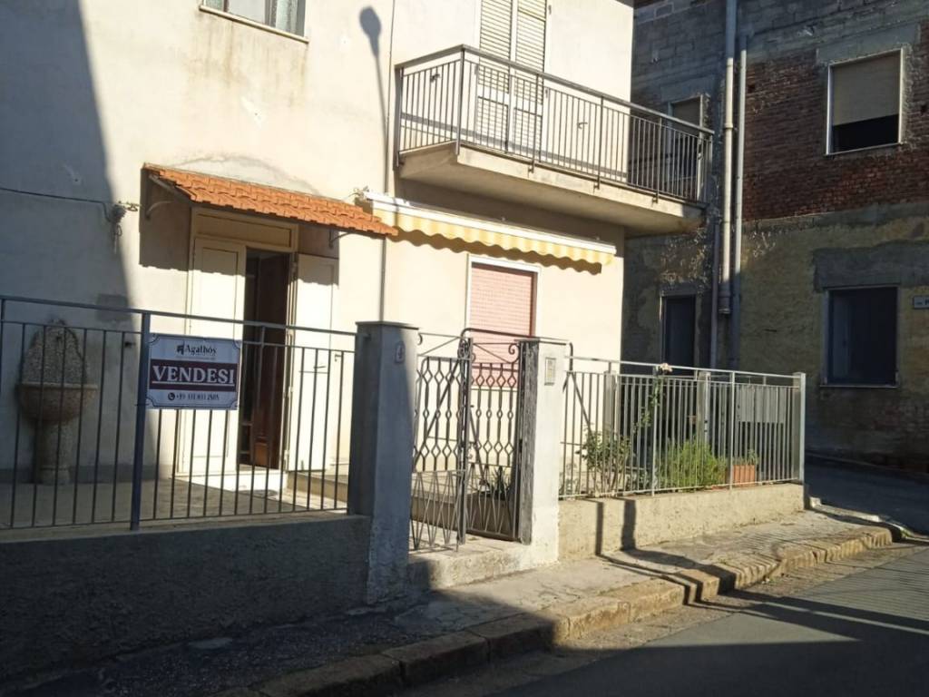 intera palazzina in vendita ad Acquedolci