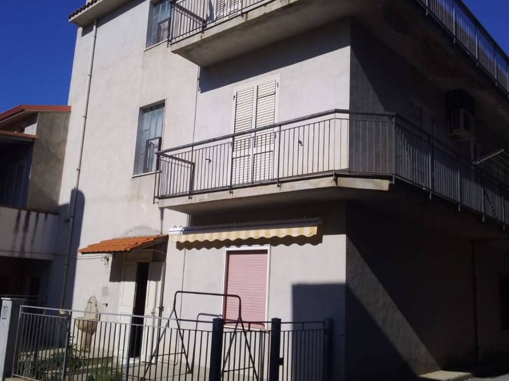 intera palazzina in vendita ad Acquedolci