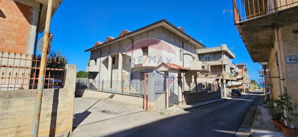 casa indipendente in vendita ad Acquedolci