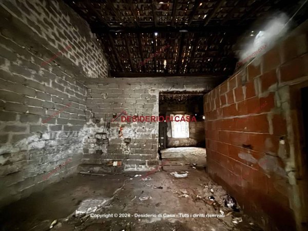 locale di sgombero in vendita ad Acquedolci