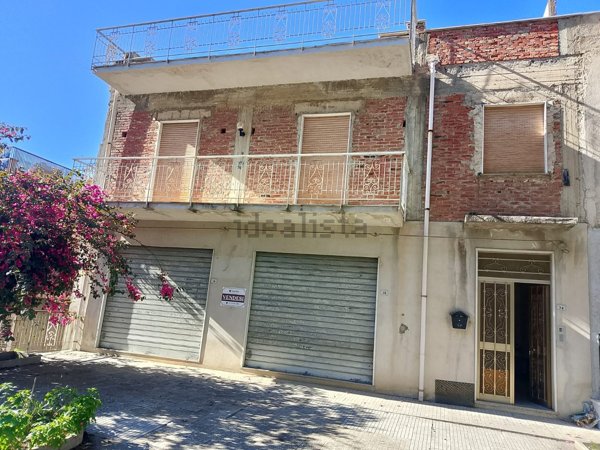 locale di sgombero in vendita ad Acquedolci