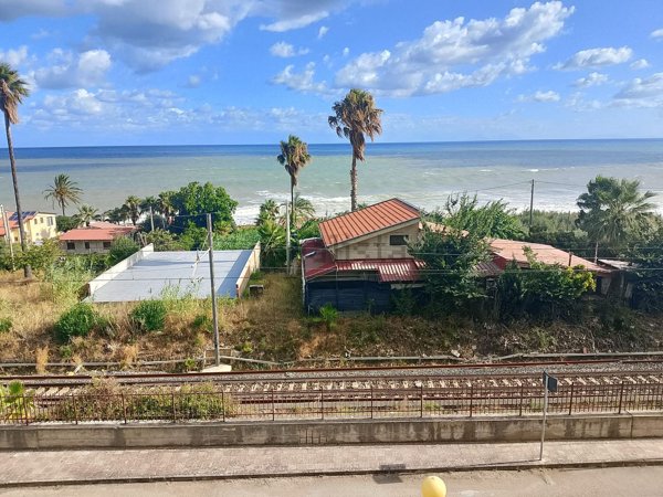 appartamento in vendita ad Acquedolci