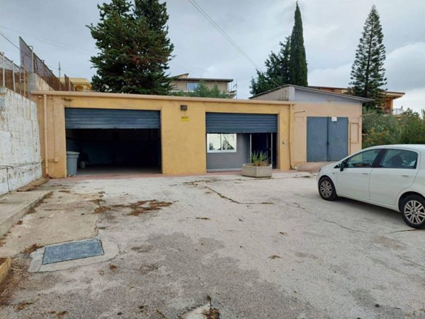 locale commerciale in vendita ad Agrigento in zona Montaperto
