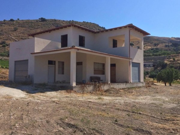 casa indipendente in vendita ad Agrigento in zona San Leone