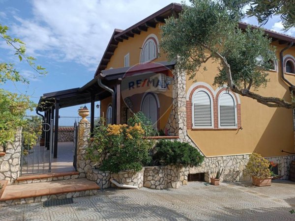 casa indipendente in vendita ad Agrigento in zona San Leone