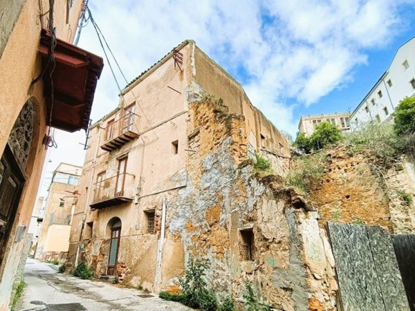 intera palazzina in vendita ad Agrigento in zona Centro Storico