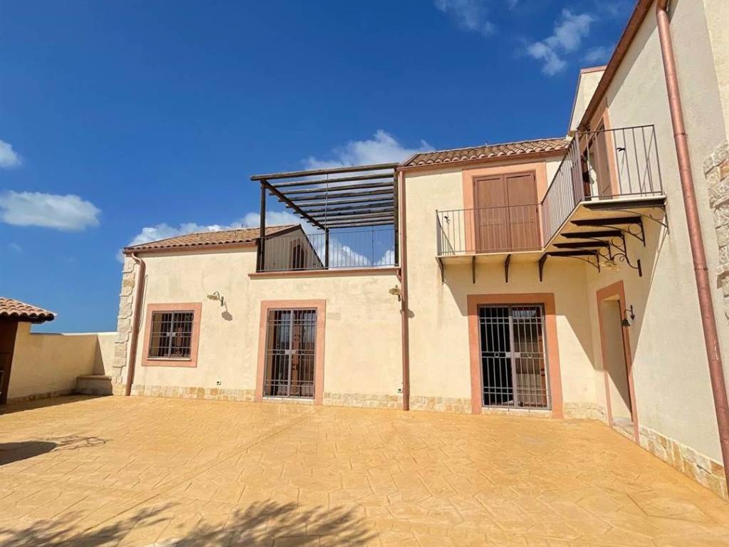 casa indipendente in vendita ad Agrigento in zona Zingarello