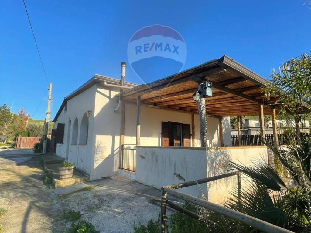 casa indipendente in vendita ad Agrigento in zona Montaperto