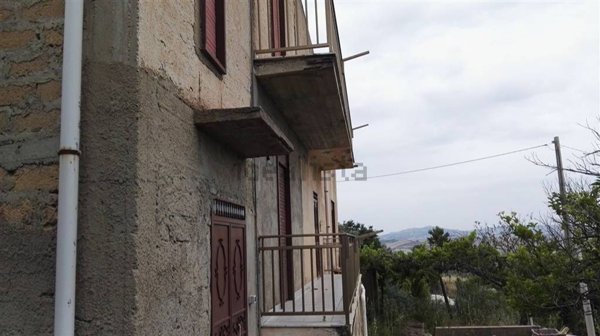 casa indipendente in vendita ad Agrigento in zona Montaperto