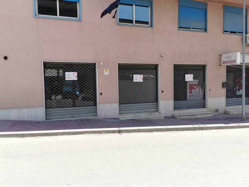locale commerciale in vendita ad Agrigento in zona Montaperto
