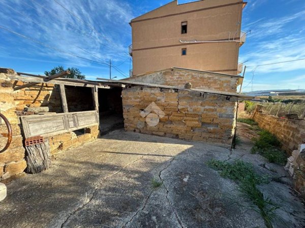 casa indipendente in vendita ad Agrigento in zona Fontanelle