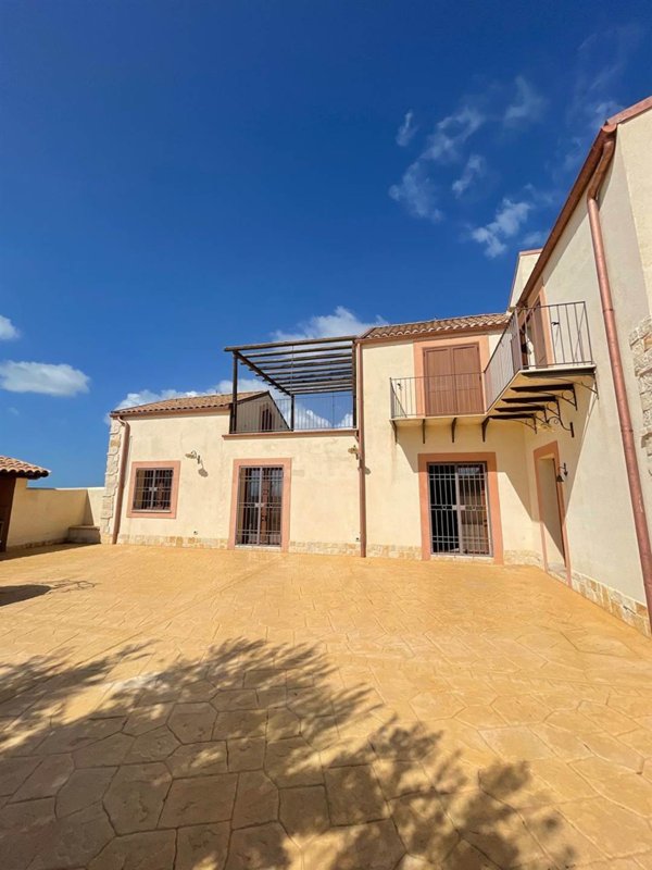 casa indipendente in vendita ad Agrigento in zona Montaperto