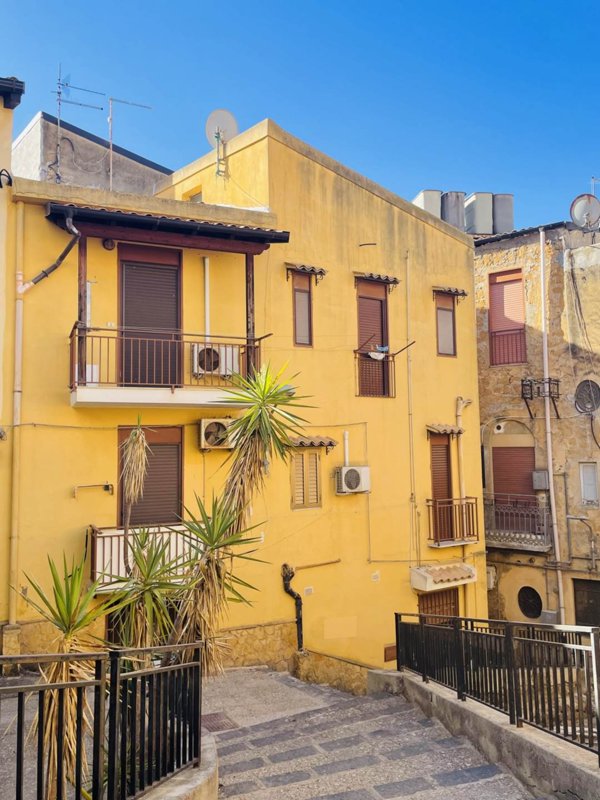 casa indipendente in vendita ad Agrigento in zona Centro Storico