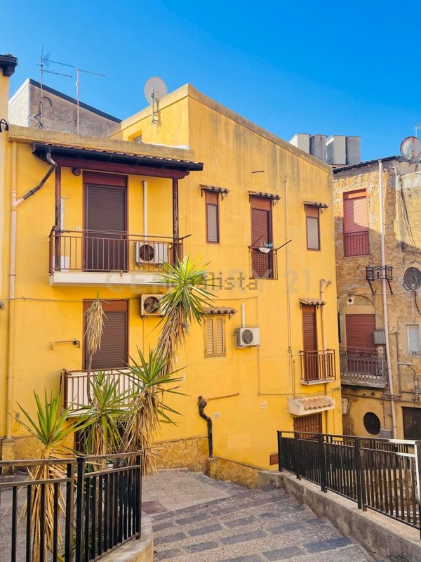 casa indipendente in vendita ad Agrigento in zona Centro Storico