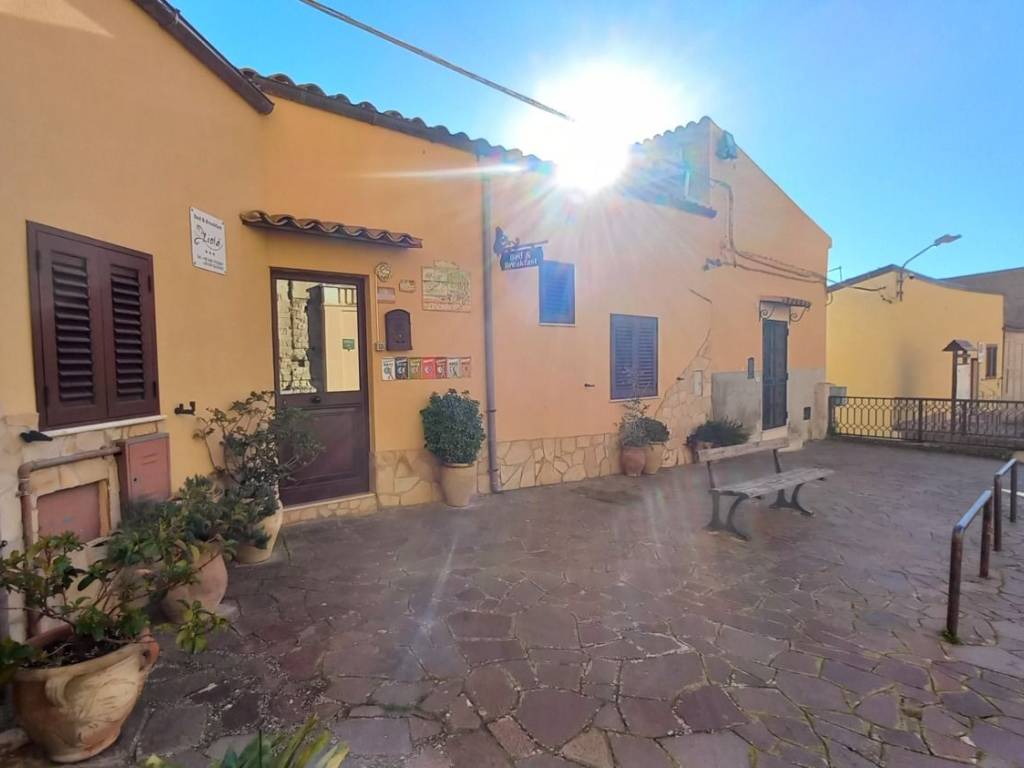 intera palazzina in vendita ad Agrigento in zona Centro Storico