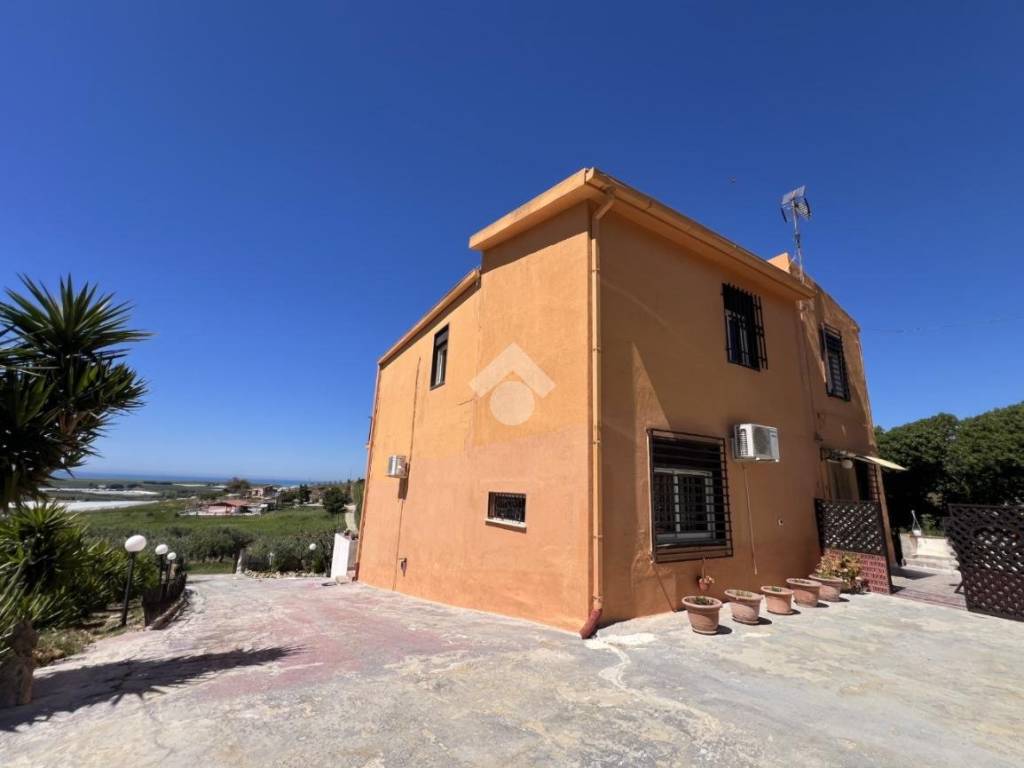 casa indipendente in vendita ad Agrigento in zona San Leone