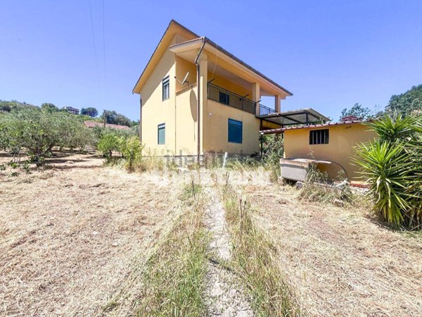 casa indipendente in vendita ad Agrigento in zona Zingarello