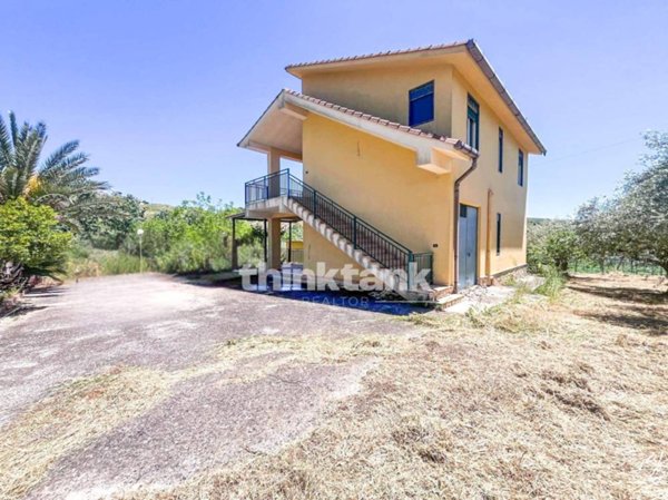 casa indipendente in vendita ad Agrigento in zona Zingarello