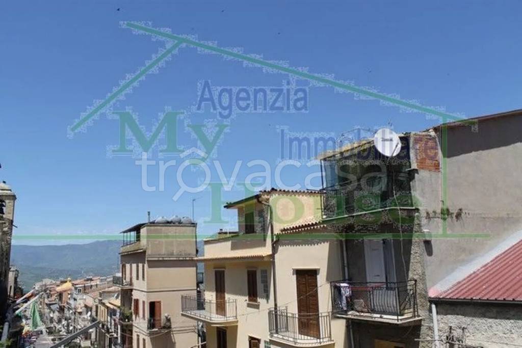 casa indipendente in vendita ad Alessandria della Rocca