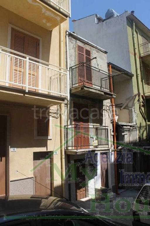 casa indipendente in vendita ad Alessandria della Rocca