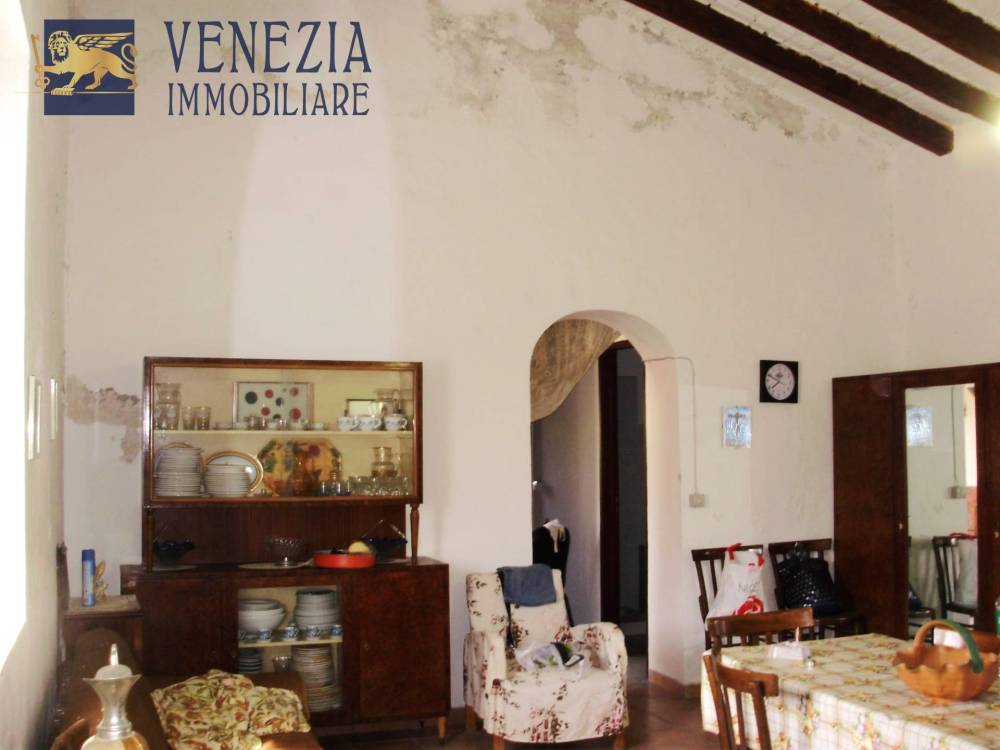 casa indipendente in vendita ad Alessandria della Rocca