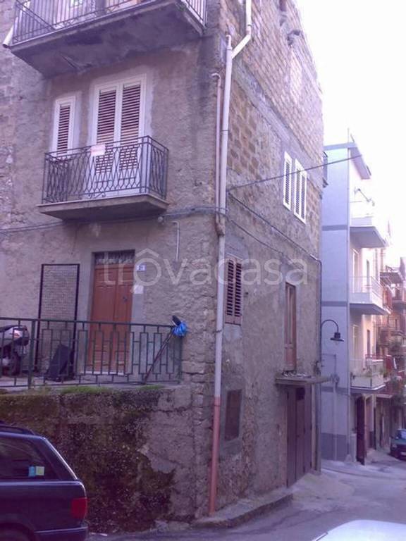 casa indipendente in vendita ad Alessandria della Rocca