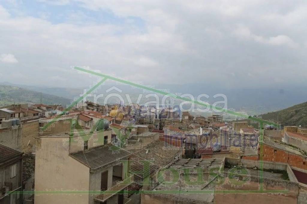 casa indipendente in vendita ad Alessandria della Rocca