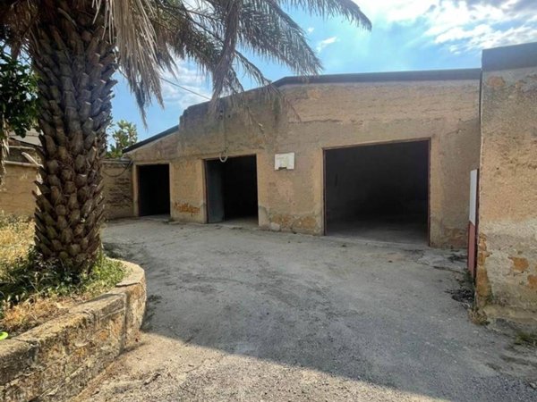 locale commerciale in vendita ad Aragona