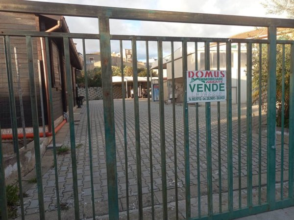 negozio in vendita a Camastra