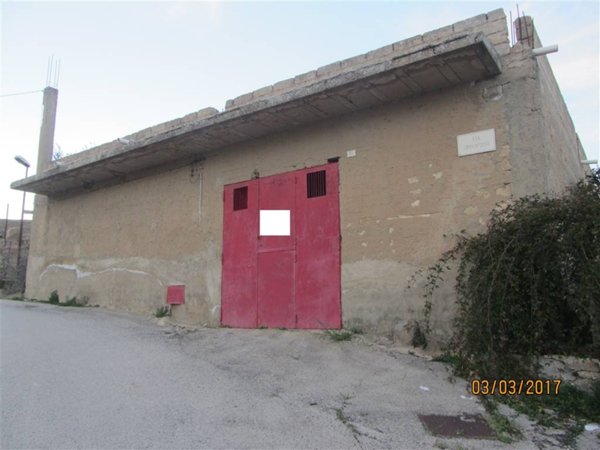 locale di sgombero in vendita a Camastra