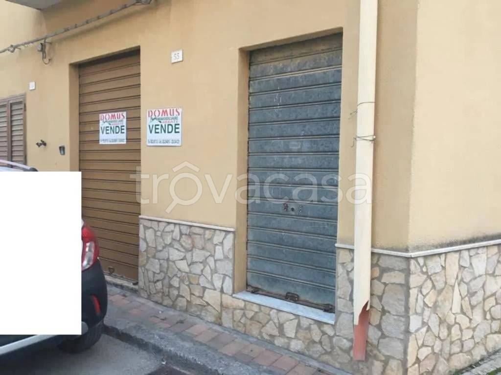 locale di sgombero in vendita a Camastra