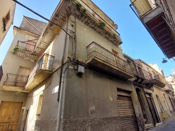 casa indipendente in vendita a Camastra