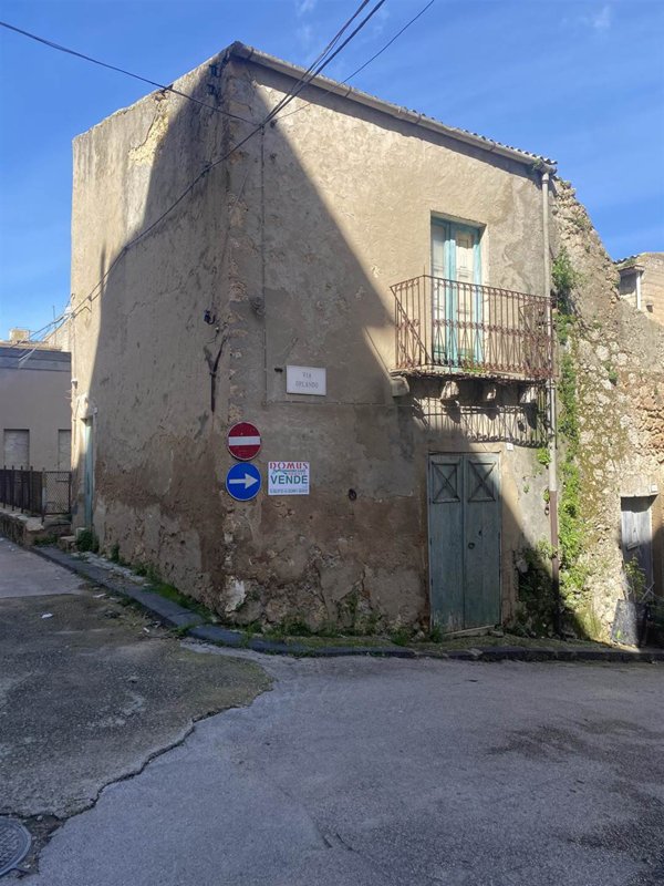 casa indipendente in vendita a Camastra