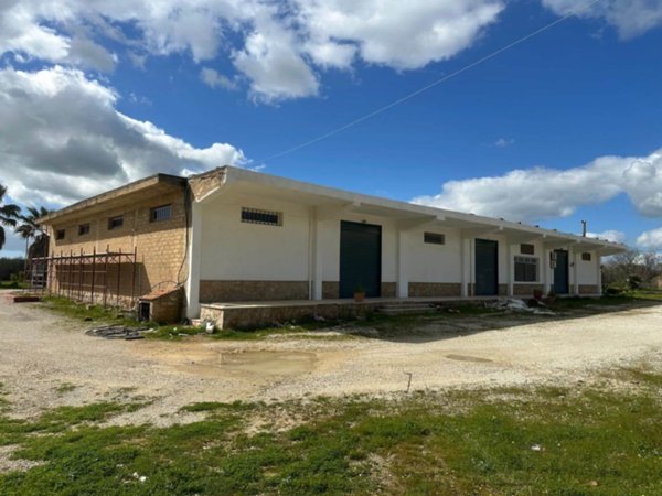 locale commerciale in vendita a Camastra