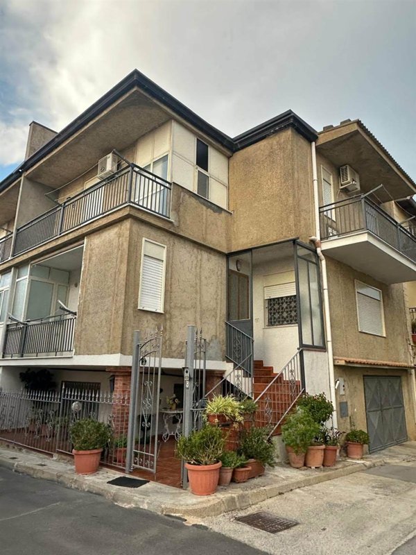 casa indipendente in vendita a Camastra