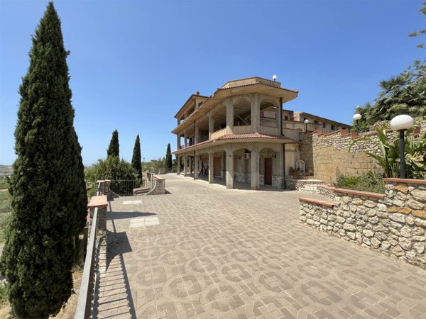 casa indipendente in vendita a Campobello di Licata
