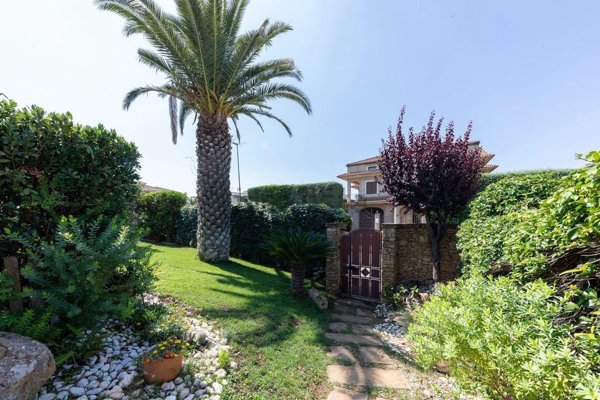 casa indipendente in vendita a Campobello di Licata