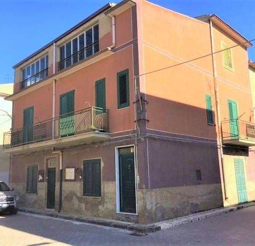 casa indipendente in vendita a Campobello di Licata