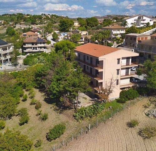 casa indipendente in vendita a Campobello di Licata