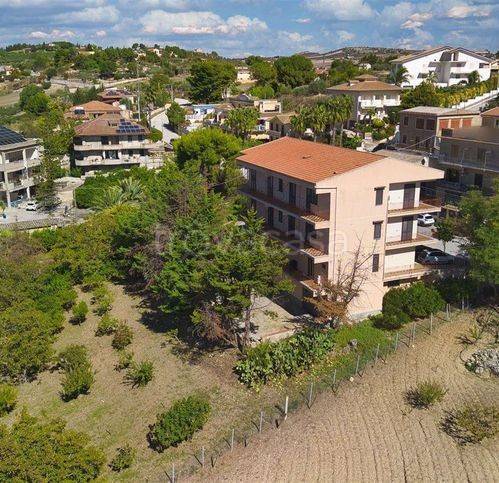 casa indipendente in vendita a Campobello di Licata
